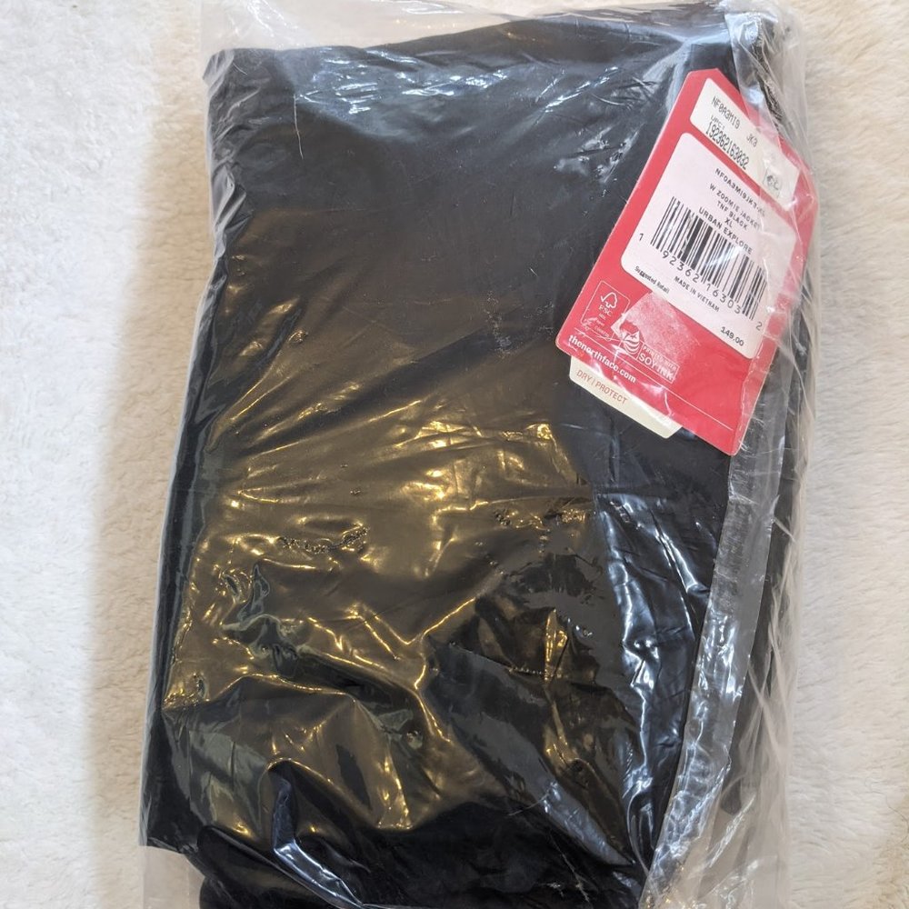 The North Face Women's Waterproof Raincoat Sz XL - Picture 6 of 6